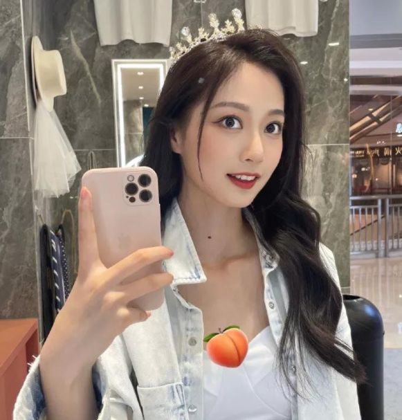 东方卫视|冯琳再次登台亮相东方卫视，气质出众才华横溢，她的成功绝非偶然