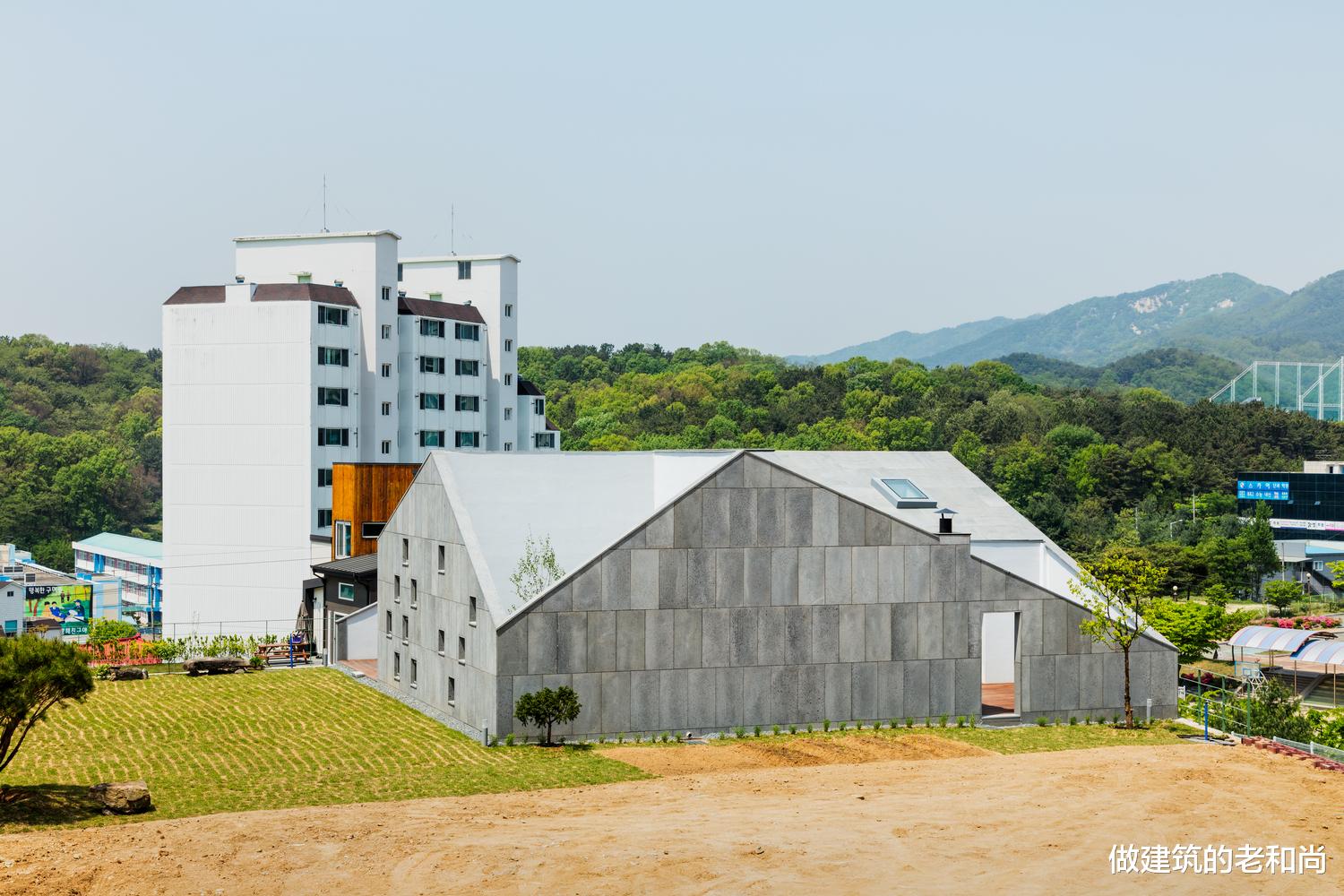 建筑师|韩国建筑师为父母设计的退休住宅：一个兼顾隐私和开放的乡村家园