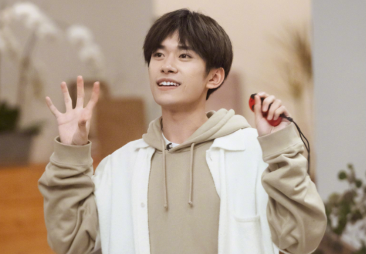 易烊千玺|10年前“好丽友”广告,曾经貌不惊人的小男孩,如今红得一塌糊涂