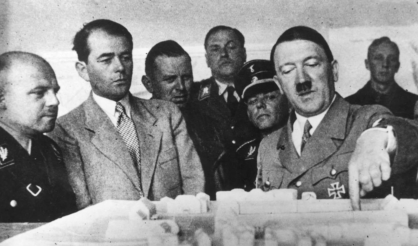 希特勒|当时希特勒还剩300万大军,为何不反攻而要自杀?原因很简单