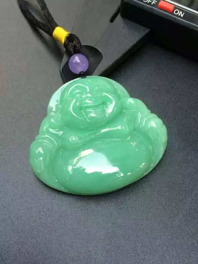 雕刻|2000买下的石头，木那白岩沙“全赌料”，切出6支完美的冰种手镯，果真没让人失望！