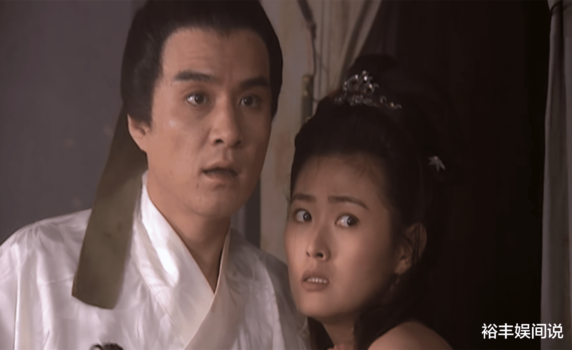 李幼斌|63岁李幼斌现身私人聚会，喝茅台与傅程鹏逗乐，“西门庆”罕现身