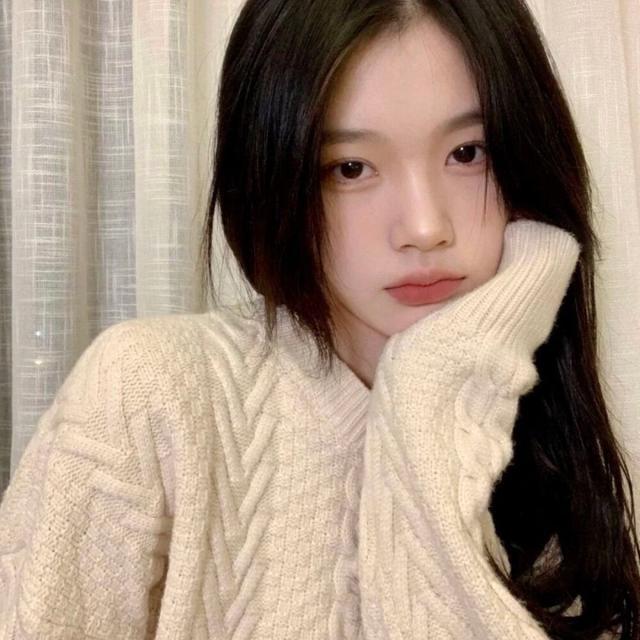 补水 李佳琦力荐的“憋屈”精华液，补水提亮显年轻，却因“价低”被冷落！