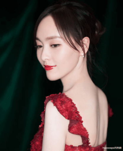 胡歌|胡歌新剧阵容豪华，三大女主正式曝光，看到她之后网友：爷青回！