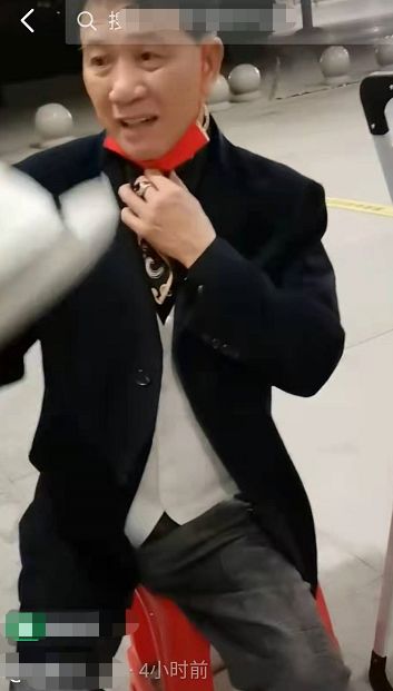 万梓良|64岁万梓良近况惹担忧！说话有气无力很憔悴，晚年病多仍拼命挣钱