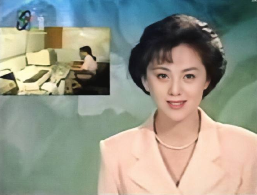 海霞|央视国脸海霞：27年主持零失误，嫁大11岁清华教授，活成人生赢家