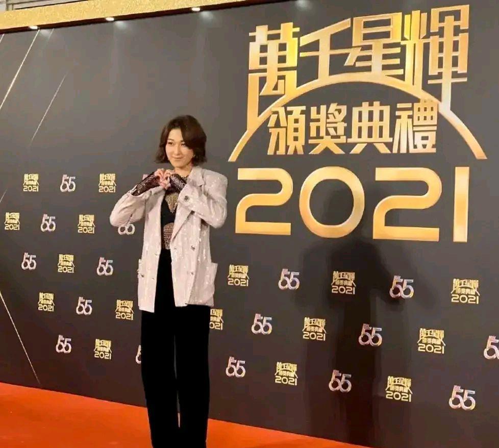 金晨|tvb红毯太让人意外了？谢娜真的变了？新年第一个惊讶是金晨给的？