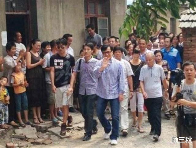 成龙|成龙同父异母的大哥，7岁时被父亲抛弃，73岁第一次见到明星弟弟