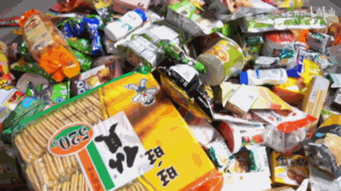 厨房人类 年轻人开始追捧临期食品，真的很丢人吗？