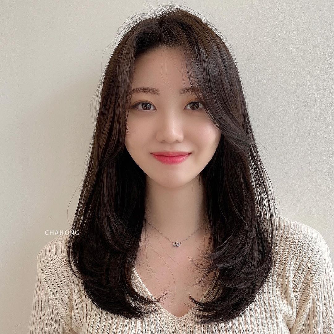 发型|女发别再烫满头小卷发了，太老气，现在流行这几种显年轻的发型