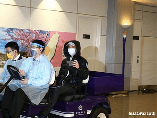 霍思燕|王力宏匆匆回台见李靓蕾，工作人员推搡记者场面混乱，他会道歉吗