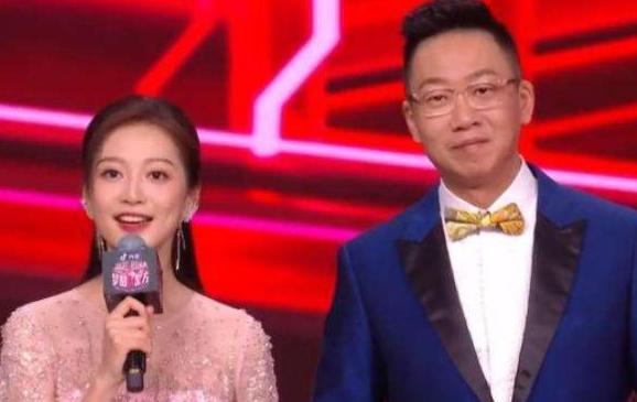 保研|冯琳现身地方台跨年晚会，人群中亮眼的存在，难怪能保研复旦