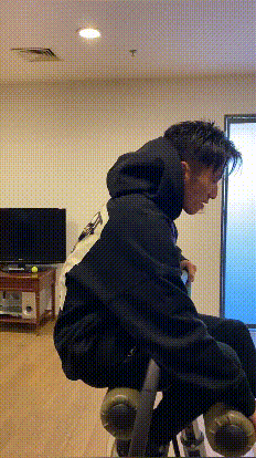 谢霆锋|谢霆锋挑战悬空转呼啦圈，还一脸淡定刷手机，网友：菲和芝的快乐