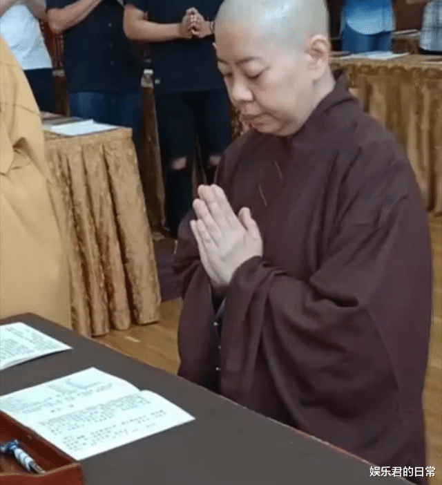 |56岁女星自曝想出家，父亲欠债弟弟多次进监狱，3年内痛失3位亲人