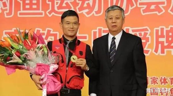 |假如一级竞钓大师邓刚，与民间钓鱼高手钓技比拼，你感觉谁会赢