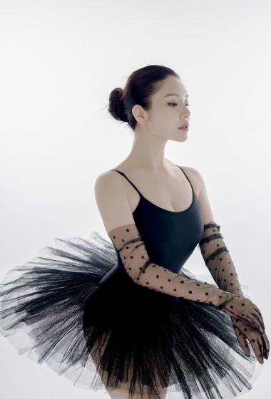 徐冬冬|徐冬冬化身黑天鹅，婀娜曲线尽显雪肌迷人，网友：这身材让人羡慕