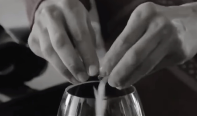 诺贝尔奖 2000年，南极一科学家离奇死亡，尸检显示甲醇中毒，真相至今未明