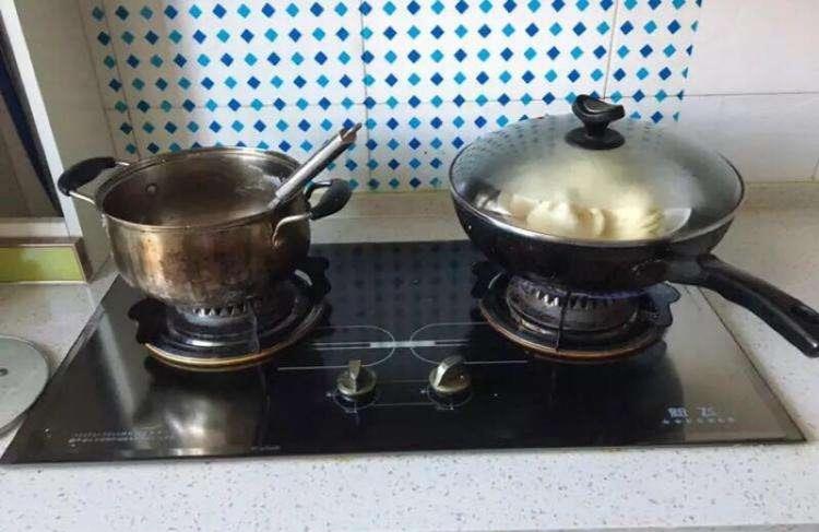 |双燃气灶的左边不能炒菜?真的有这种说法吗?听听灶具师傅怎么说