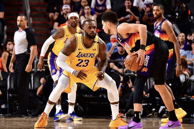 勒布朗·詹姆斯|乐透+冠军+一轮游！詹皇西游3年未现东部统治力：输给西部还是败给岁月