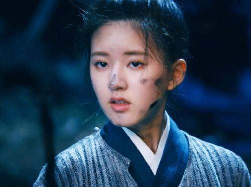 赵露思|“吻戏专业户”赵露思，连拍吻戏5小时，男主直接送去医院吸氧？