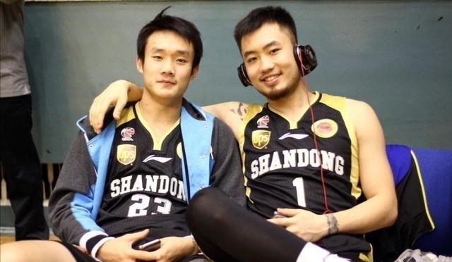 清浅微笑的我|1天3消息！塔克或离开雄鹿，湖人追逐洛瑞，小丁下赛季确定复出