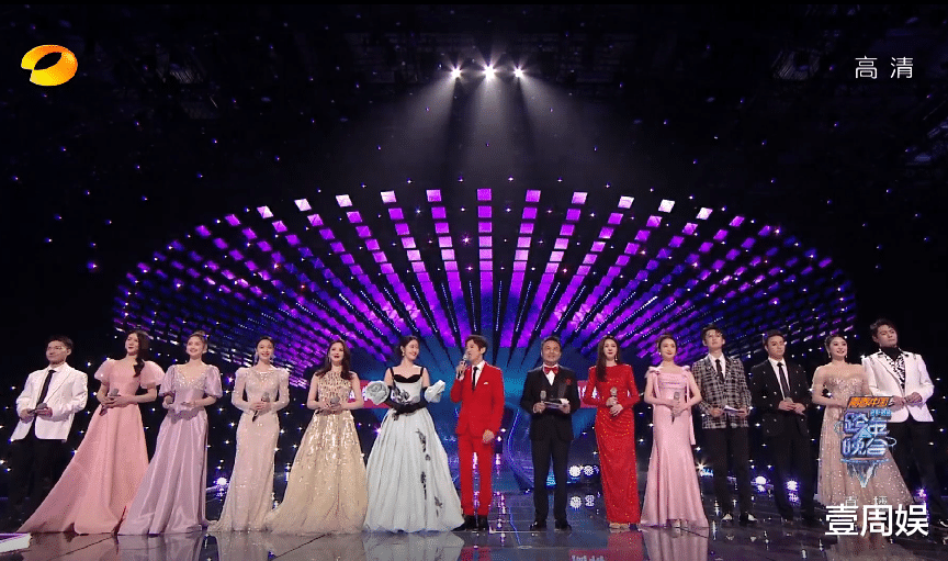 跨年|湖南卫视跨年夜，新人主持被集体吐槽，谢娜变成嘉宾上台唱歌！