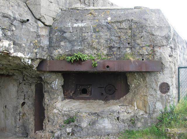 炮弹|看看什么是希特勒的德国工事，被打成马蜂窝却依然健在，不服不行