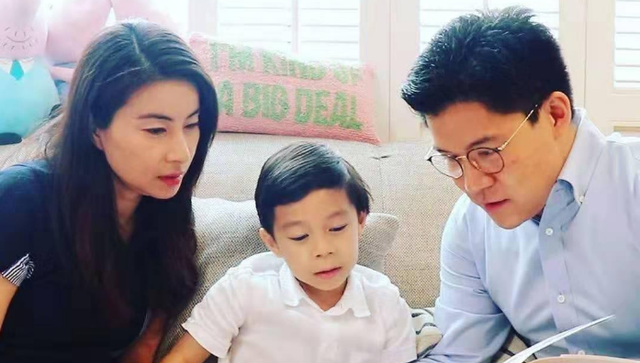 郭晶晶|郭晶晶“盛装出席”儿子家长会，网友点赞：孩子的自信是家长给的