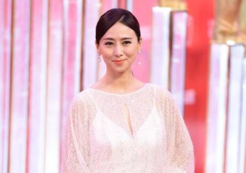 辛芷蕾|50岁翁虹近照曝光，曾被父母逼婚，再婚嫁普通小丈夫终获幸福