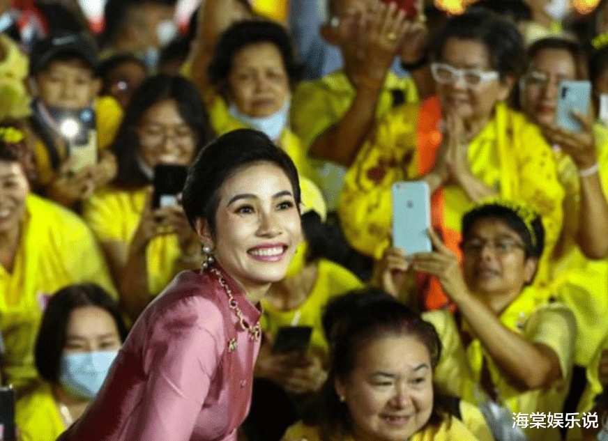 诗妮娜|诗妮娜越来越受宠了，陪泰王恩爱庆生，戴太后的奢华珠宝出尽风头