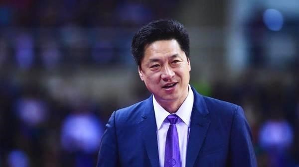 王哲林|CBA王哲林受傷有貓膩，李春江的影響分不開，不愿意為杜鋒打球？