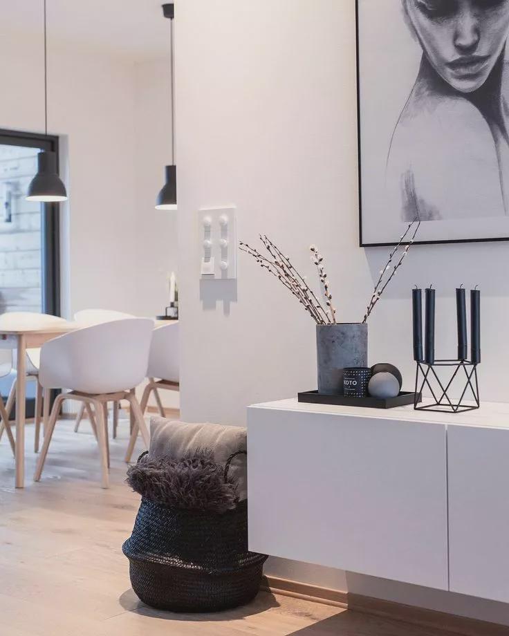 头次看到做在墙上的柜子,怎么可以这么漂亮?