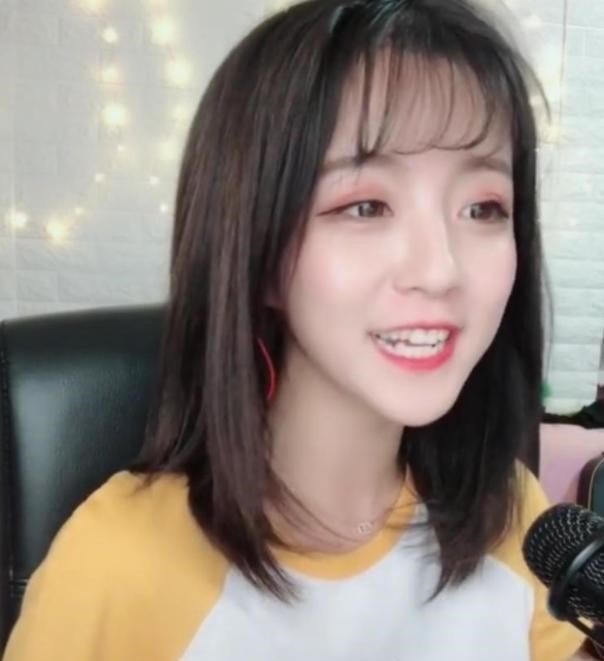 豪门明星|莉哥还清上亿债务复出，颜值依旧却无清纯模样，拼命装嫩令人心酸