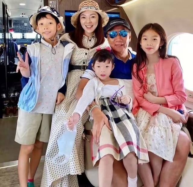 一见倾心|富士康老板娘豪庆生，皮肤白皙似少女，与71岁郭台铭曾打算拼四胎