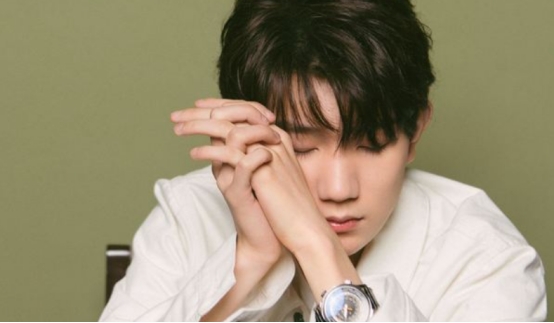 易烊千玺|王源人越来越成熟稳重,原创歌曲发了一首又一首,对他越来越爱