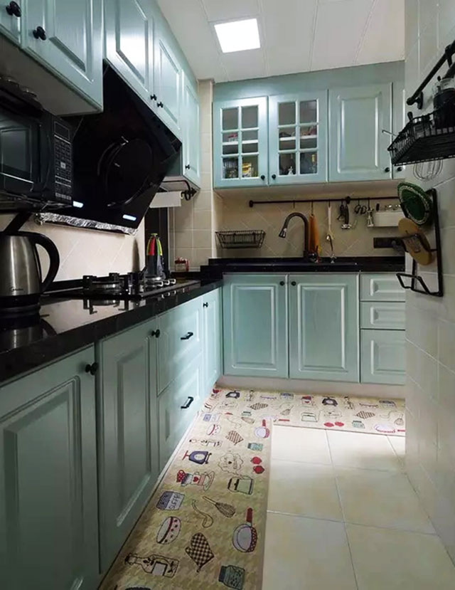 54平两室公寓,色彩搭配好大胆,餐厅的上下柜,好看又好用