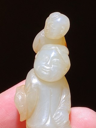 和田玉籽料|清乾隆 和田玉籽料 白玉 人上人 把件挂件