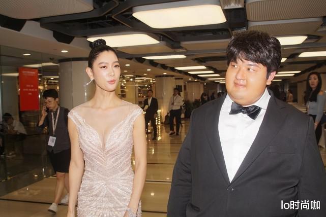 lo时尚咖|“亚洲第一美女”所言不虚,裸色吊带裙优雅大气,骨子里端庄范