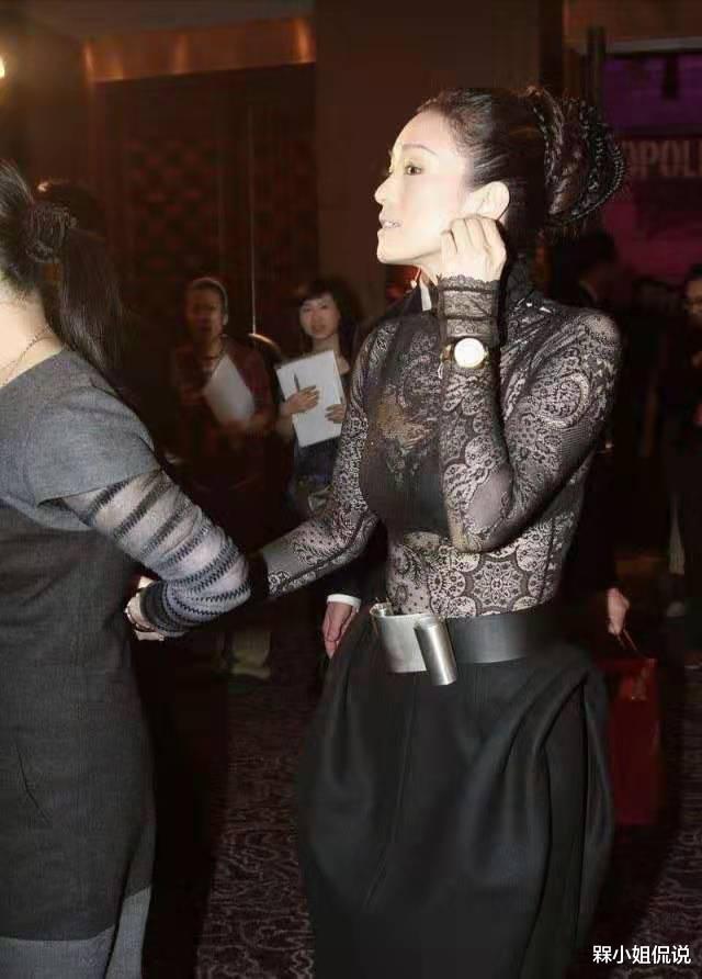 槑小姐侃说|发福前的巩俐真有资本招摇，穿透视蕾丝真开放，好在该遮的都遮了