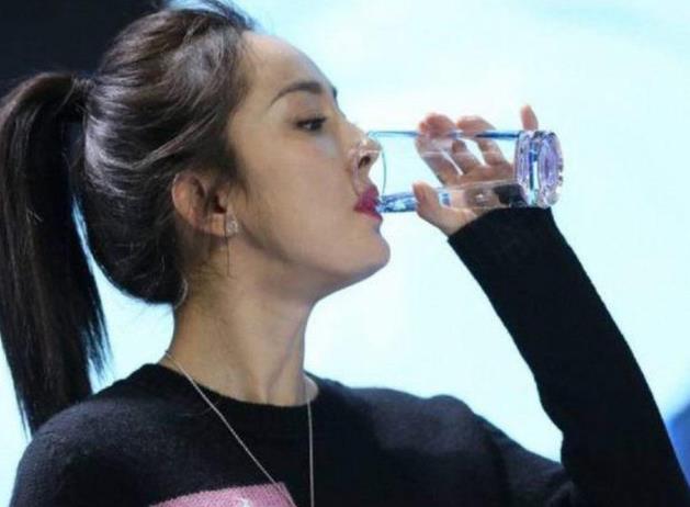 腹泻|“抗衰老”的8个好习惯，梳头第6，睡午觉第4，第1你能做到吗？