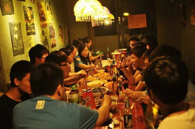 |饭局上，不主动转桌子的人，往往是这3种人，很准别不信