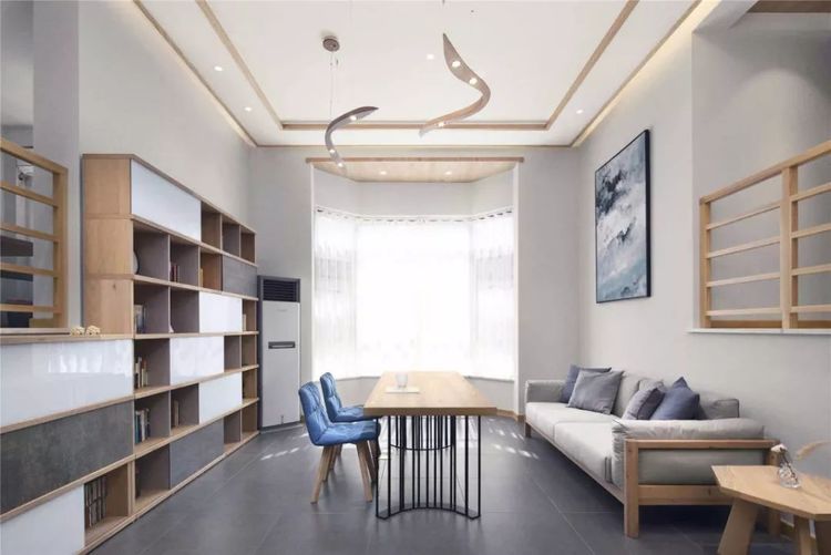 原木北欧搭配日式风，他家如此宽敞全靠几面墙的收纳！