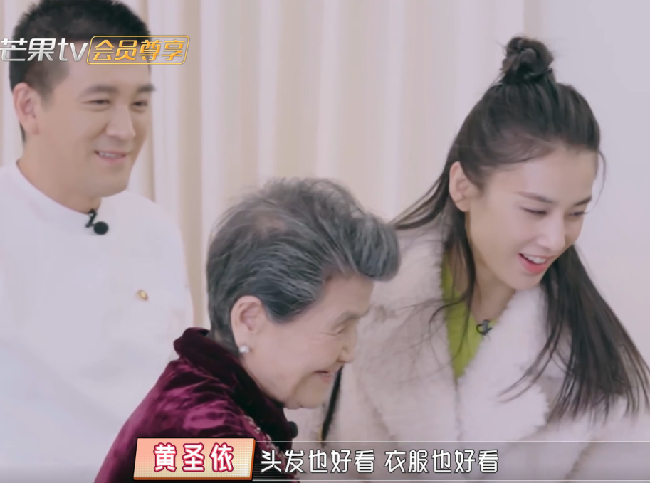 黄圣依|黄圣依带婆婆去采摘火龙果，这两个动作很多儿媳做不来！