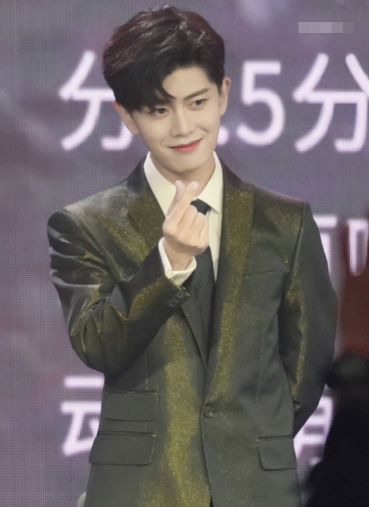 龚俊|人民日报公布4月青春力男演员榜：龚俊跌至第6，榜首是娃娃脸的他