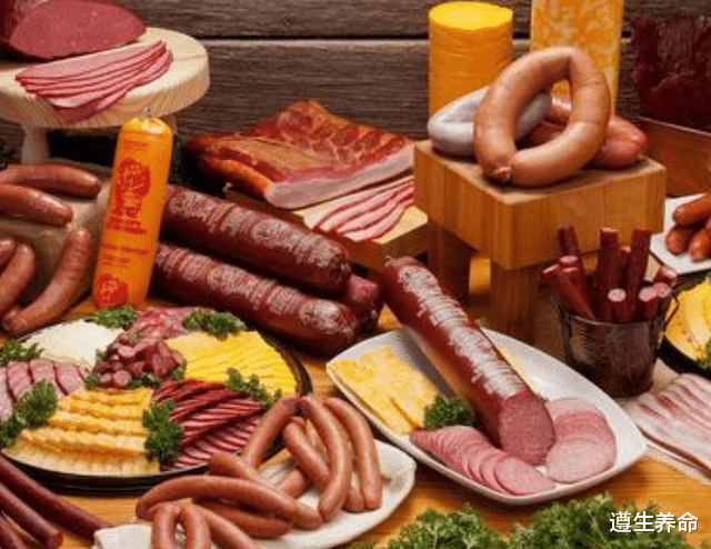 鸡肉含有大量激素，有害还会致癌吗？医生：2种肉建议要少吃