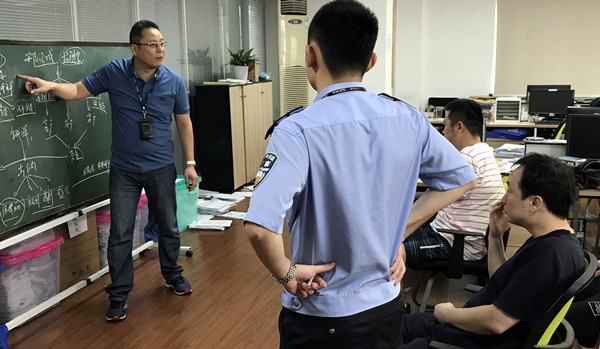 嫌犯 女子见网友惨遭杀害，凶手坚称受其引诱