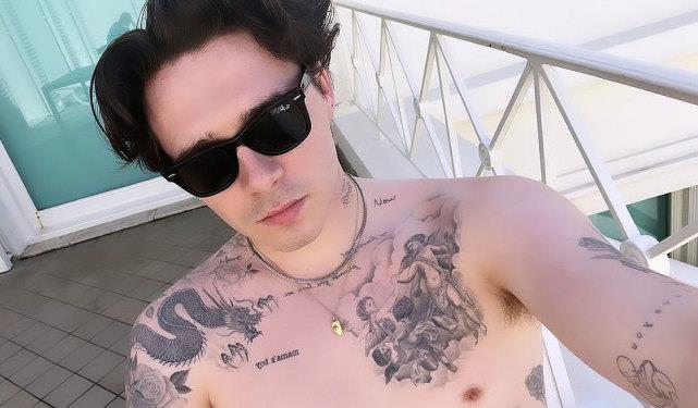 贝克汉姆|贝克汉姆22岁长子悠闲度日，躺床吃鱼子酱，富家女未婚妻给端盘子