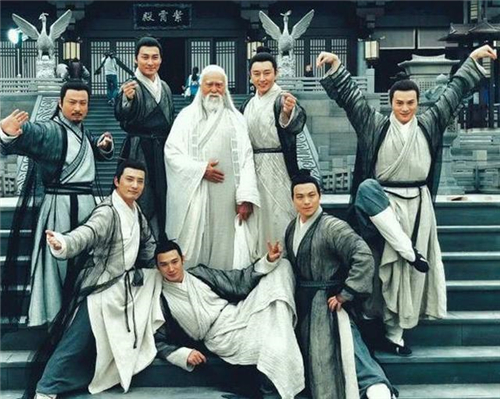 张三丰|张三丰为何终身不娶？金庸：将他7个弟子名字连起来，你就知道了