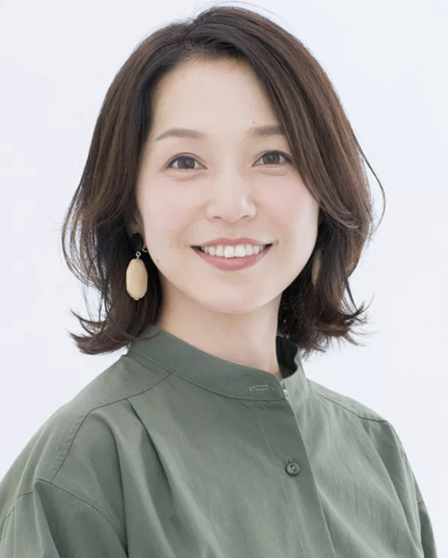 女人味 年底该做头发了，究竟是“烫卷”还是“拉直”？40岁的你想好了吗