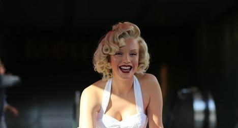 杨幂|1954年，梦露零下几十度穿吊带赴韩劳军演出，点燃10万美军激情